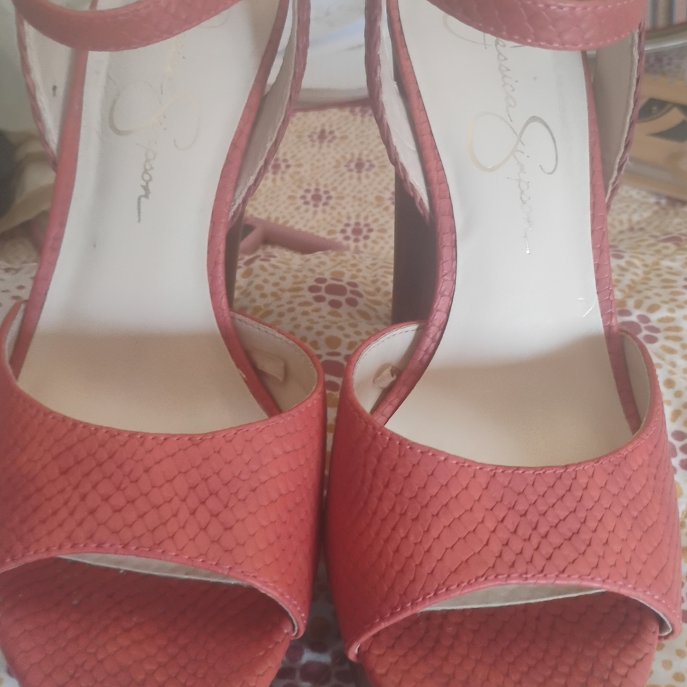 Jessica Simpson Textured Red Heels - Picture 4 of 8